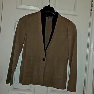 BEAUTIFUL JACKET WITH A SINGLE BUTTON